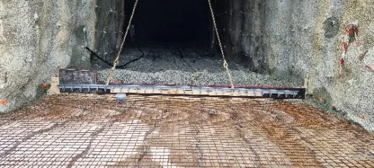 Armering inför betonggjutning i tunnel, Norrbotten