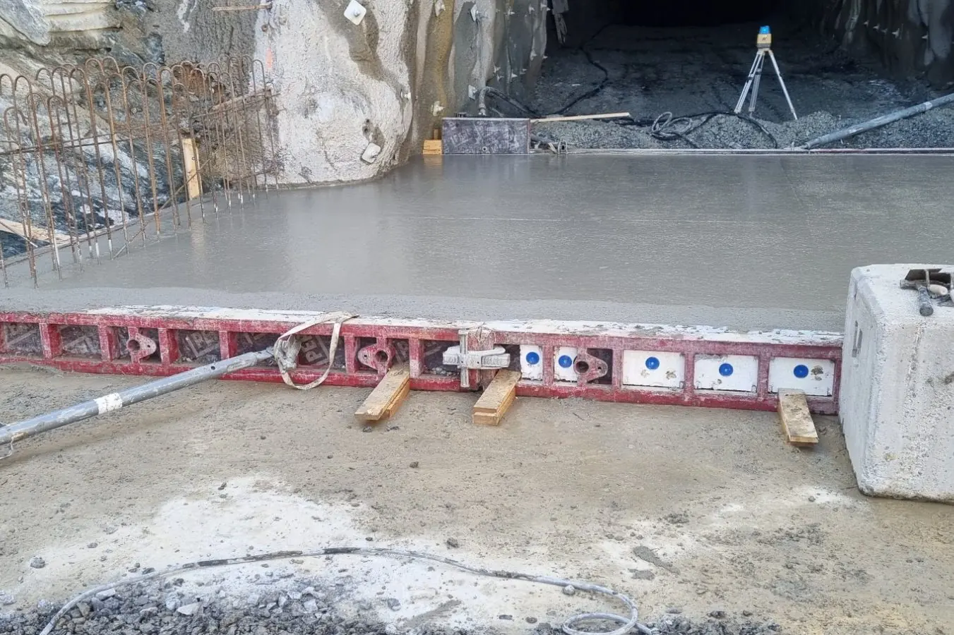 Nygjuten betongplatta på arbetsplats i Luleå utförd av ST Betong & Bygg AB